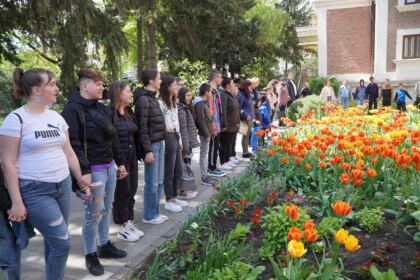 Grupuri de elevi şi studenţi au vizitat Centrul Eparhial – fotografia 22