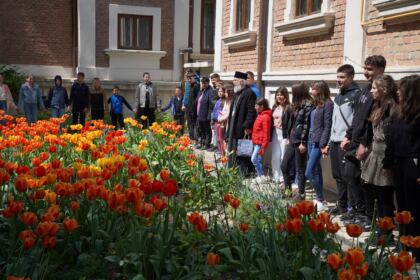 Grupuri de elevi şi studenţi au vizitat Centrul Eparhial – fotografia 23