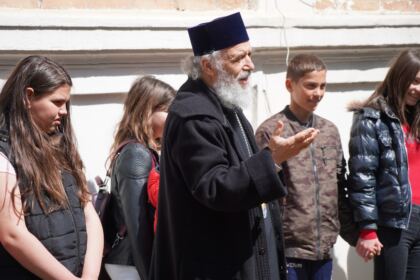 Grupuri de elevi şi studenţi au vizitat Centrul Eparhial – fotografia 25