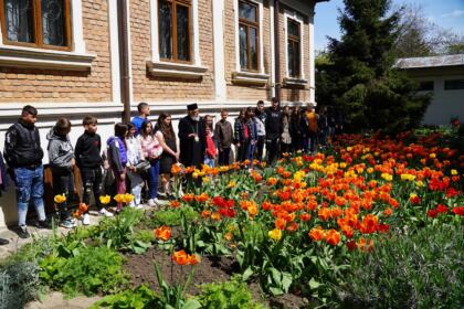 Grupuri de elevi şi studenţi au vizitat Centrul Eparhial – fotografia 26