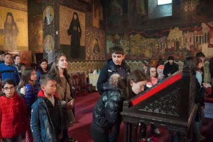 Grupuri de elevi şi studenţi au vizitat Centrul Eparhial – fotografia 29