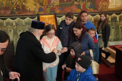 Grupuri de elevi şi studenţi au vizitat Centrul Eparhial – fotografia 30