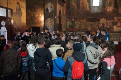 Grupuri de elevi şi studenţi au vizitat Centrul Eparhial – fotografia 32
