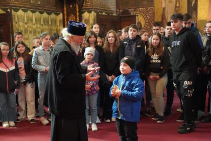 Grupuri de elevi şi studenţi au vizitat Centrul Eparhial – fotografia 39
