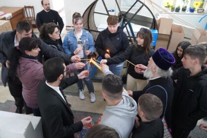 Grupuri de elevi şi studenţi au vizitat Centrul Eparhial – fotografia 46