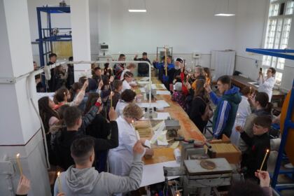Grupuri de elevi şi studenţi au vizitat Centrul Eparhial – fotografia 47