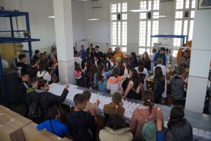 Grupuri de elevi şi studenţi au vizitat Centrul Eparhial – fotografia 51