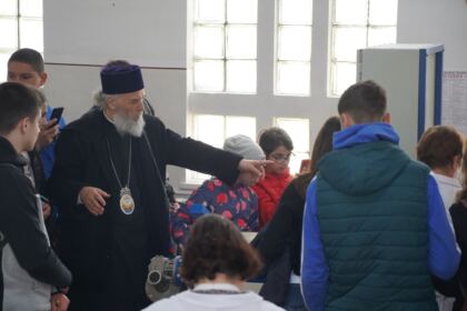 Grupuri de elevi şi studenţi au vizitat Centrul Eparhial – fotografia 52