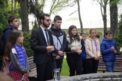 Grupuri de elevi şi studenţi au vizitat Centrul Eparhial – fotografia 55