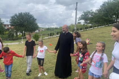 Activităţi educativ-recreative pentru 125 de copii în Parohia Brătuleşti – fotografia 10