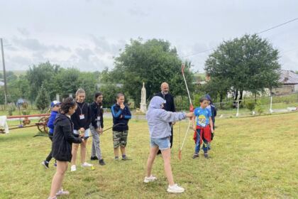 Activităţi educativ-recreative pentru 125 de copii în Parohia Brătuleşti – fotografia 30