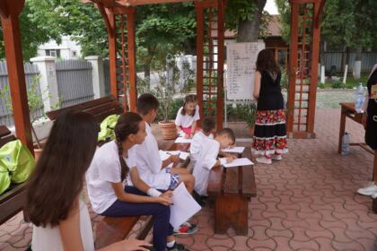 Proiect educaţional şi social pentru copii la Parohia „Sfinţii Trei Ierarhi“ din Galaţi – fotografia 23