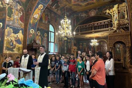 Proiect educaţional şi social pentru copii la Parohia „Sfinţii Trei Ierarhi“ din Galaţi – fotografia 37