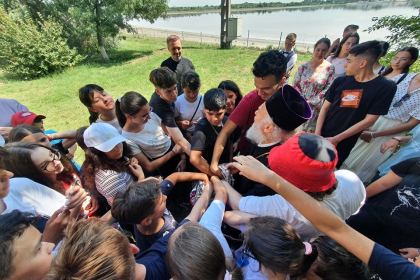 Ierarhul Dunării de Jos s-a aflat în mijlocul copiilor şi tinerilor la Aşezământul de la Lacu Sărat – fotografia 6