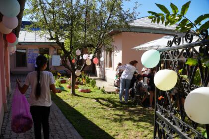 Zi de mare bucurie pentru 100 de copii la Galaţi – fotografia 33