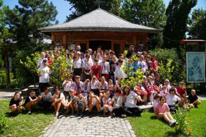 Zi de mare bucurie pentru 100 de copii la Galaţi – fotografia 48