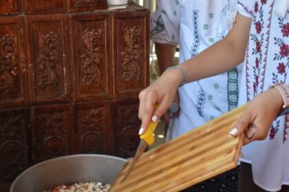 Zile de vară cu activităţi tradiţionale pentru 20 de copii din localitatea Movila Miresii – fotografia 7