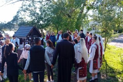 Zile de vară cu activităţi tradiţionale pentru 20 de copii din localitatea Movila Miresii – fotografia 35