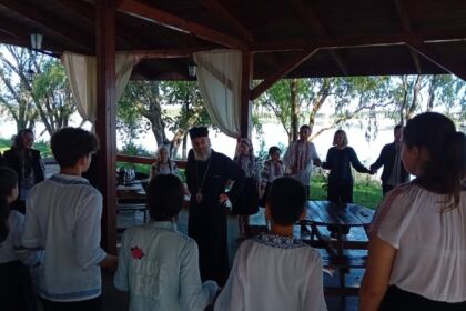 Zile de vară cu activităţi tradiţionale pentru 20 de copii din localitatea Movila Miresii – fotografia 39
