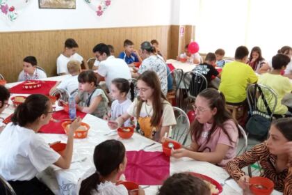 În Arhiepiscopia Dunării de Jos continuă programul de vară pentru copii – fotografia 47