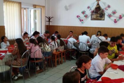 În Arhiepiscopia Dunării de Jos continuă programul de vară pentru copii – fotografia 48