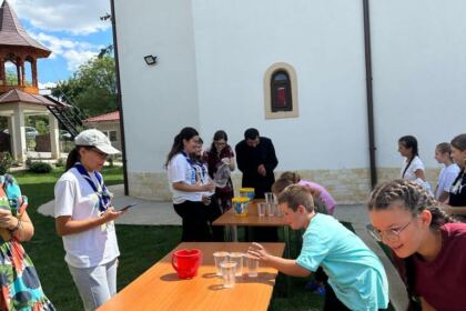 Zi de mare bucurie pentru 85 de copii din localitățile Crăiești și Corni – fotografia 20