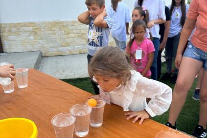 Zi de mare bucurie pentru 85 de copii din localitățile Crăiești și Corni – fotografia 21