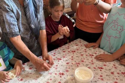 Zi de mare bucurie pentru 85 de copii din localitățile Crăiești și Corni – fotografia 27