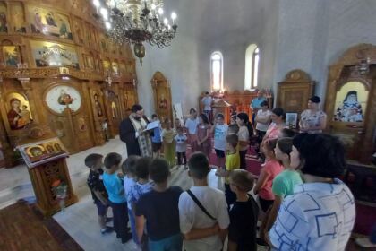 Proiect educaţional şi recreativ în Parohia „Sf. Împăraţi“ din Tecuci – fotografia 1