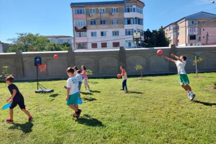 Proiect educaţional şi recreativ în Parohia „Sf. Împăraţi“ din Tecuci – fotografia 17