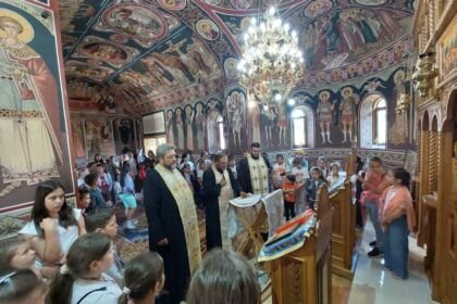 Proiect educaţional şi recreativ în Parohia „Sf. Împăraţi“ din Tecuci – fotografia 19