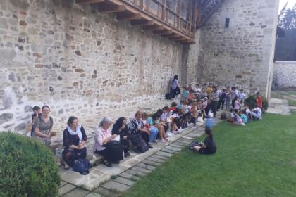 Excursie pe plaiuri nemțene pentru copiii din Parohia Smulți II – fotografia 2