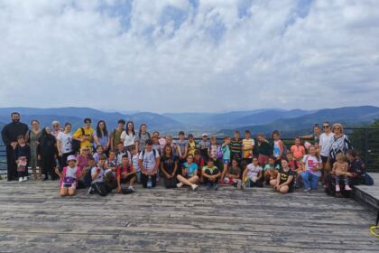 Excursie pe plaiuri nemțene pentru copiii din Parohia Smulți II – fotografia 4