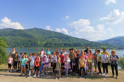 Excursie pe plaiuri nemțene pentru copiii din Parohia Smulți II – fotografia 13