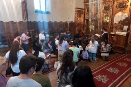 Excursie pe plaiuri nemțene pentru copiii din Parohia Smulți II – fotografia 17