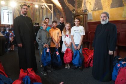 3.500 de copii din judeţele Galaţi şi Brăila primesc sprijin din partea Bisericii la început de an şcolar – fotografia 17
