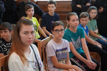 3.500 de copii din judeţele Galaţi şi Brăila primesc sprijin din partea Bisericii la început de an şcolar – fotografia 19