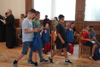 3.500 de copii din judeţele Galaţi şi Brăila primesc sprijin din partea Bisericii la început de an şcolar – fotografia 32