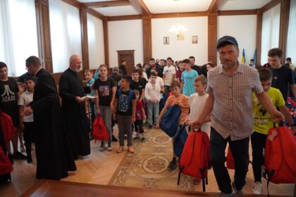 3.500 de copii din judeţele Galaţi şi Brăila primesc sprijin din partea Bisericii la început de an şcolar – fotografia 39