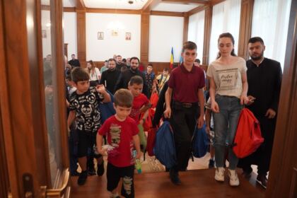 3.500 de copii din judeţele Galaţi şi Brăila primesc sprijin din partea Bisericii la început de an şcolar – fotografia 40