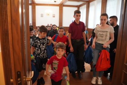 3.500 de copii din judeţele Galaţi şi Brăila primesc sprijin din partea Bisericii la început de an şcolar – fotografia 41
