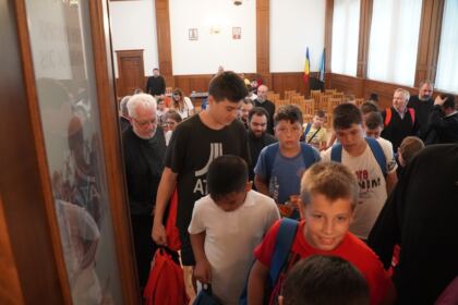 3.500 de copii din judeţele Galaţi şi Brăila primesc sprijin din partea Bisericii la început de an şcolar – fotografia 42