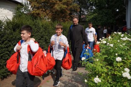 3.500 de copii din judeţele Galaţi şi Brăila primesc sprijin din partea Bisericii la început de an şcolar – fotografia 46