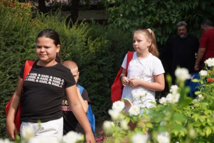 3.500 de copii din judeţele Galaţi şi Brăila primesc sprijin din partea Bisericii la început de an şcolar – fotografia 48