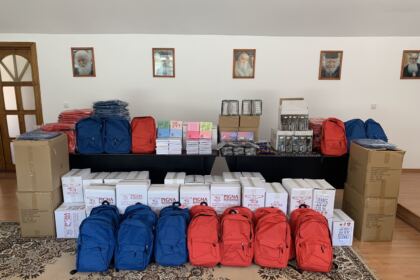 Ghiozdane pentru copiii din protopopiatele Galaţi şi Însurăţei – fotografia 2
