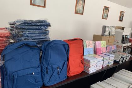 Ghiozdane pentru copiii din protopopiatele Galaţi şi Însurăţei – fotografia 4
