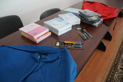 Ghiozdane pentru copiii din protopopiatele Galaţi şi Însurăţei – fotografia 8
