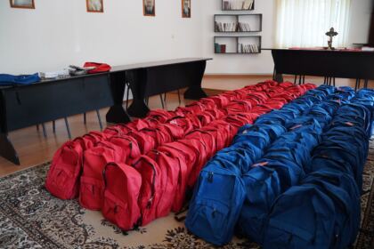 Ghiozdane pentru copiii din protopopiatele Galaţi şi Însurăţei – fotografia 12