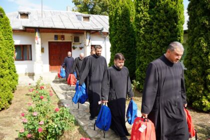 Ghiozdane pentru copiii din protopopiatele Galaţi şi Însurăţei – fotografia 13