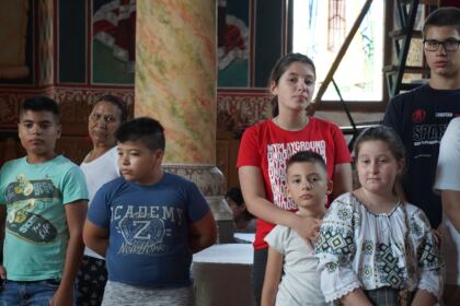 Ghiozdane pentru copiii din protopopiatele Galaţi şi Însurăţei – fotografia 17